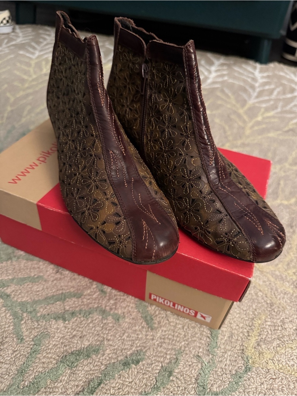 Pikolinos Olmo embroidered leather booties made in Spain 40